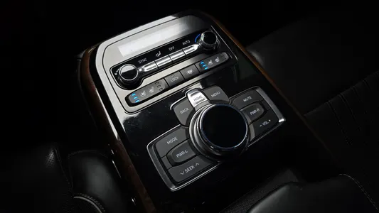 Genesis EQ900 5.0 GDI AWD 2017 14