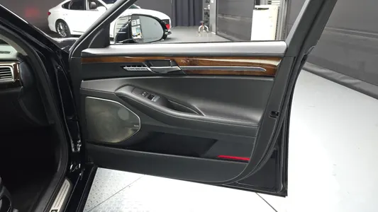 Genesis EQ900 5.0 GDI AWD 2017 25
