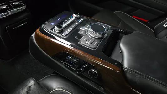 Genesis EQ900 5.0 GDI AWD 2017 29