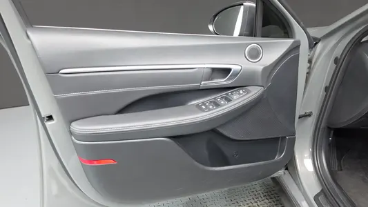 Hyundai (DN8) 2022 24