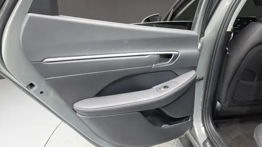 Hyundai (DN8) 2022 25