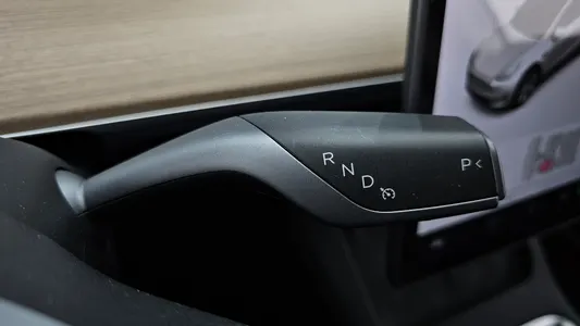Tesla Y AWD 2021 9