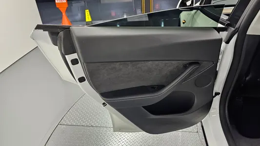 Tesla Y AWD 2021 26