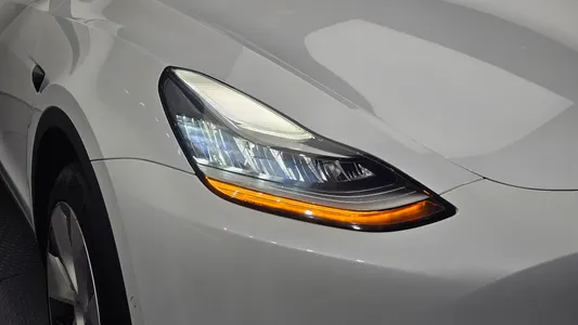 Tesla Y AWD 2021 23