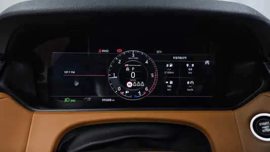 Land Rover 레인지로버 벨라 3.0 D300 R- HSE 2019 8