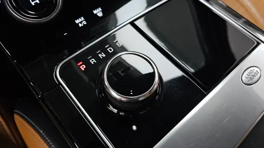 Land Rover 레인지로버 벨라 3.0 D300 R- HSE 2019 9