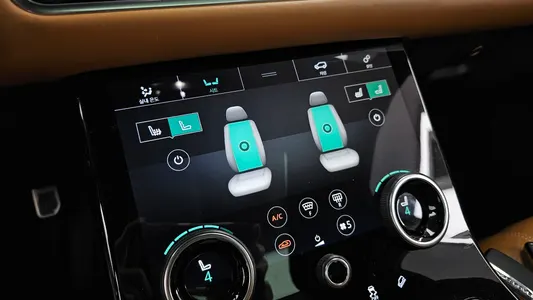 Land Rover 레인지로버 벨라 3.0 D300 R- HSE 2019 28