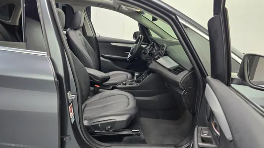 BMW 2 Series Tourer (F45) 2017 11