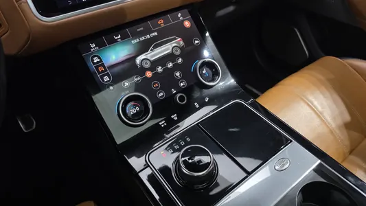 Land Rover 레인지로버 벨라 3.0 D300 R- HSE 2018 9