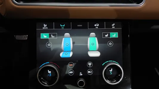 Land Rover 레인지로버 벨라 3.0 D300 R- HSE 2018 32
