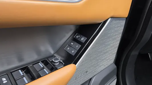 Land Rover 레인지로버 벨라 3.0 D300 R- HSE 2018 30