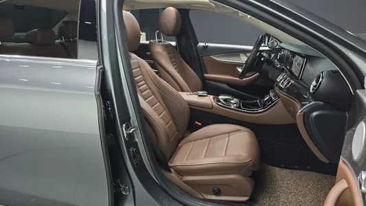 Mercedes-Benz E-Class W213 E300 4MATIC AMG Line 2020 27