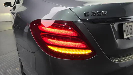 Mercedes-Benz E-Class W213 E300 4MATIC AMG Line 2020 24