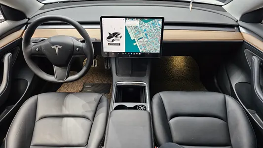 Tesla 3 AWD 2022 7