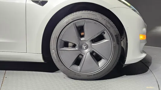 Tesla 3 AWD 2022 22