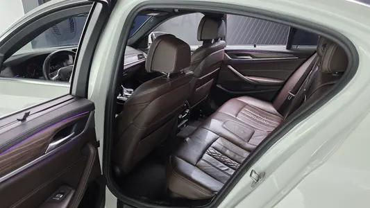 BMW 5 Series (G30) 520d xDrive M 2019 26