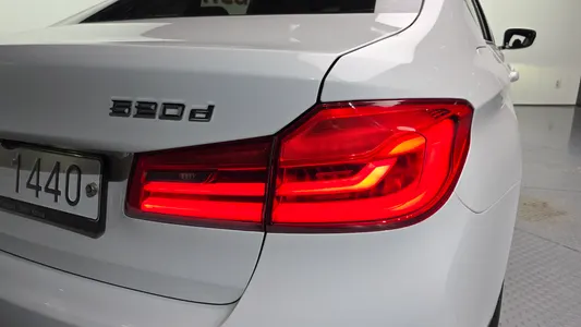 BMW 5 Series (G30) 520d xDrive M 2019 23