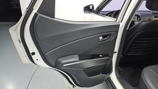 KG Mobility Tivoli VX 2WD 2017 26