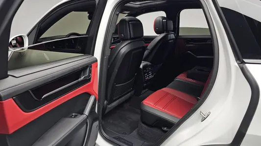 Porsche (PO536) 4.0 GTS 2025 12