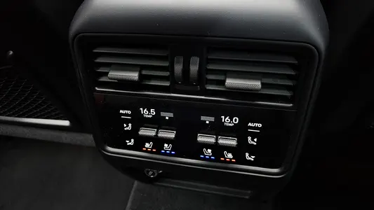 Porsche (PO536) 4.0 GTS 2025 34