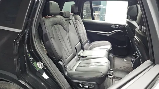 BMW X7 (G07) xDrive 40i M 7 2026 11