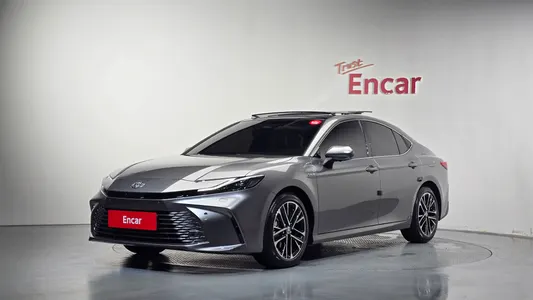 Toyota (XV80) 2.5 XLE 2025