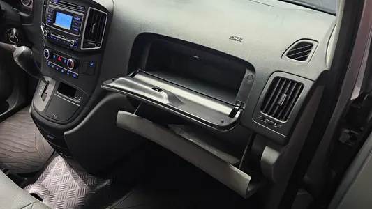 Hyundai Grand Starex 3 2016 32