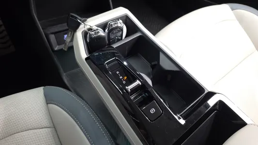 KG Mobility EV (O100) MX AWD 2025 9