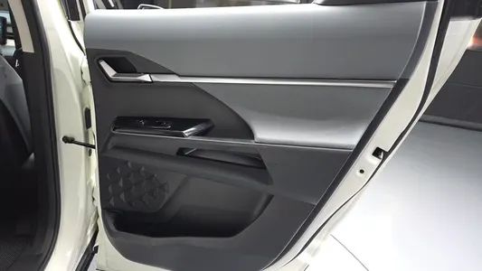 KG Mobility EV (O100) MX AWD 2025 31