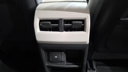 KG Mobility EV (O100) MX AWD 2025 38