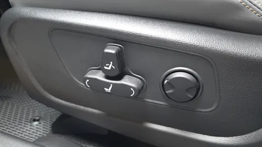 KG Mobility EV (O100) MX AWD 2025 36
