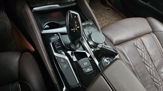 BMW 5 Series (G30) 530d 2018 8