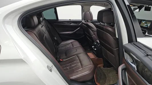 BMW 5 Series (G30) 530d 2018 11
