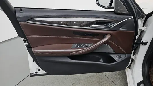 BMW 5 Series (G30) 530d 2018 24