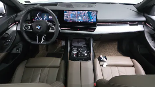 BMW 5 Series (G60) 520i M 2024 6