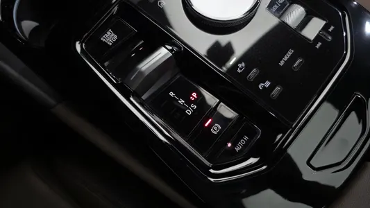BMW 5 Series (G60) 520i M 2024 8