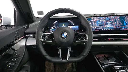 BMW 5 Series (G60) 520i M 2024 12