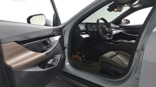 BMW 5 Series (G60) 520i M 2024 9