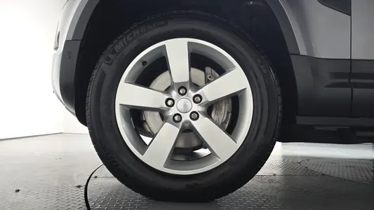 Land Rover (L663) 110 D300 HSE 2023 4