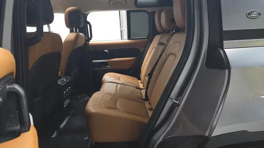 Land Rover (L663) 110 D300 HSE 2023 11
