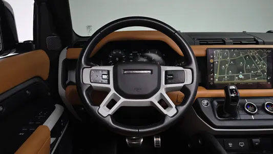 Land Rover (L663) 110 D300 HSE 2023 12