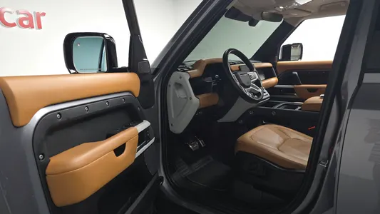 Land Rover (L663) 110 D300 HSE 2023 9