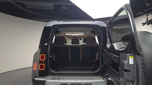 Land Rover (L663) 110 D300 HSE 2023 19