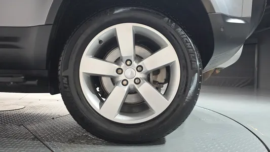 Land Rover (L663) 110 D300 HSE 2023 21
