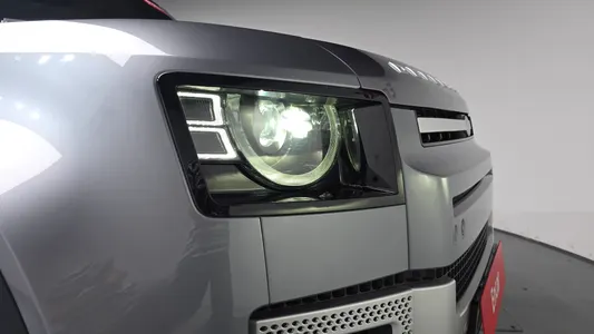 Land Rover (L663) 110 D300 HSE 2023 22