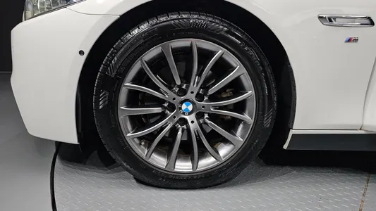 BMW 5 Series (F10) 520d M 2015 4