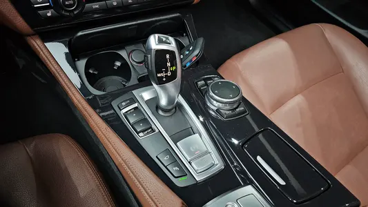 BMW 5 Series (F10) 520d M 2015 8