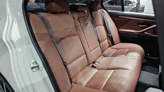 BMW 5 Series (F10) 520d M 2015 10