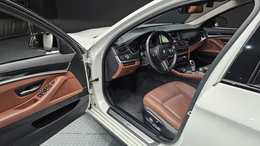 BMW 5 Series (F10) 520d M 2015 9
