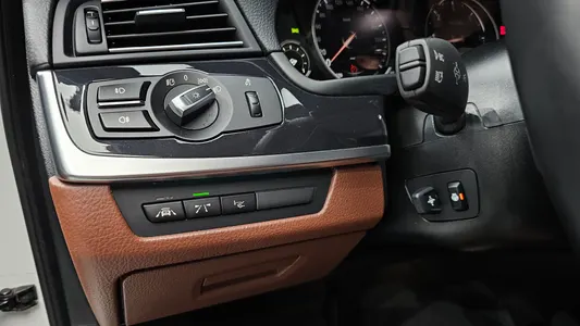 BMW 5 Series (F10) 520d M 2015 15